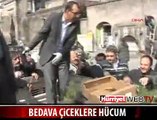 KAYSERİ'DE BEDAVA ÇİÇEKLERE HÜCUM ETTİLER