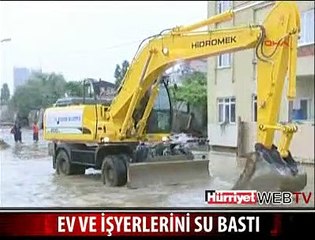 ÇOK SAYIDA EV VE İŞ YERİ SU ALTINDA