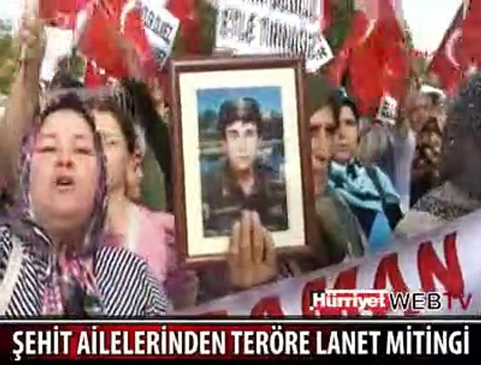 ŞEHİT AİLELERİNDEN TERÖRE LANET MİTİNGİ