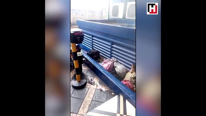 Muson yağmurları altında yürek burkan görüntü