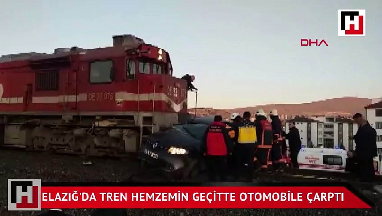 Tren, hemzemin geçitte otomobile çarptı