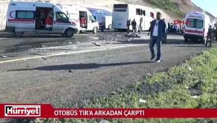 Elazığ'da otobüs tıra arkadan çarptı