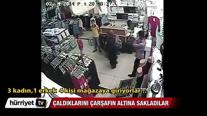 Çaldıkları elbiseleri, çarşafın altına gizlediler