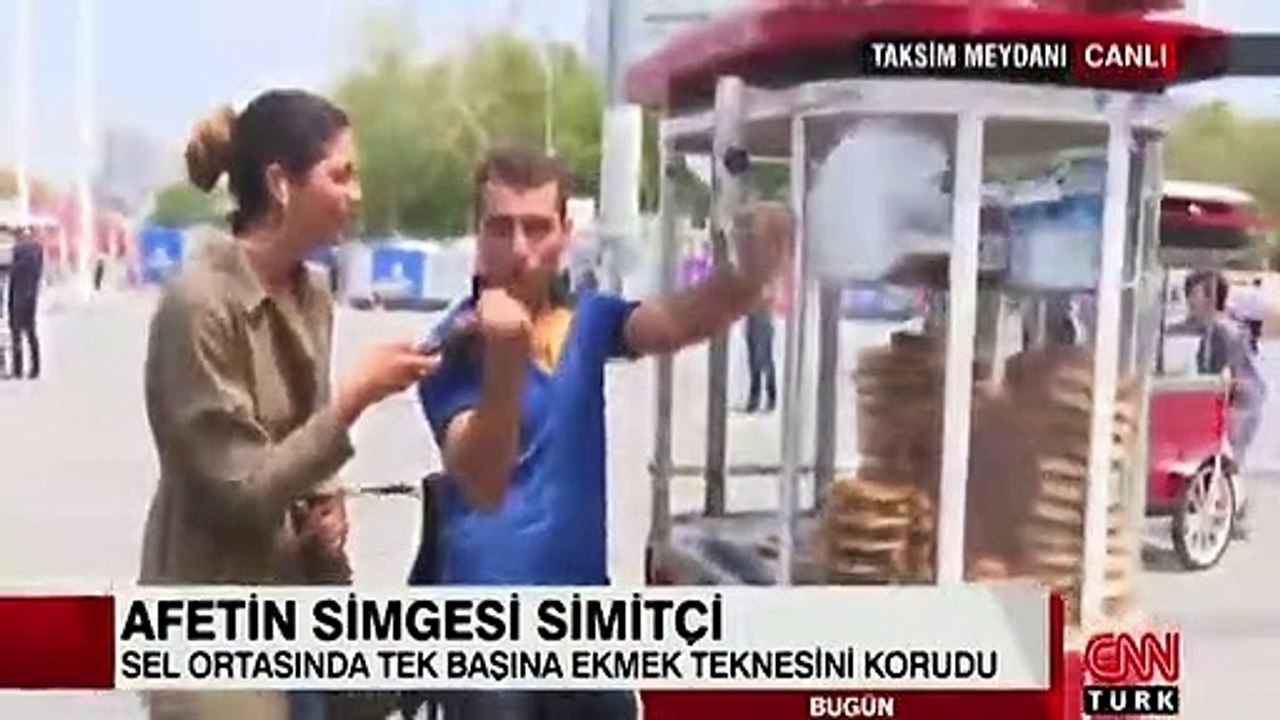 Afetin simgesi Taksim Meydanı'ndaki simitçi