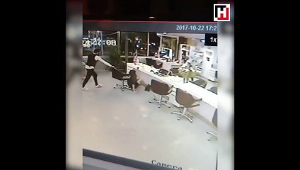 Seda Güven bir anda yere çakıldı!