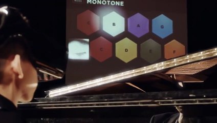 Engelli çocuklar için gözle çalınan piyano!