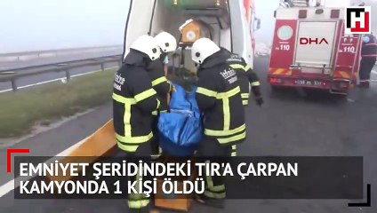 Emniyet şeridindeki TIR'a çarpan kamyonda 1 kişi öldü