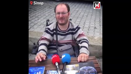 Engelli genç, akülü araba almak için kitap satıyor