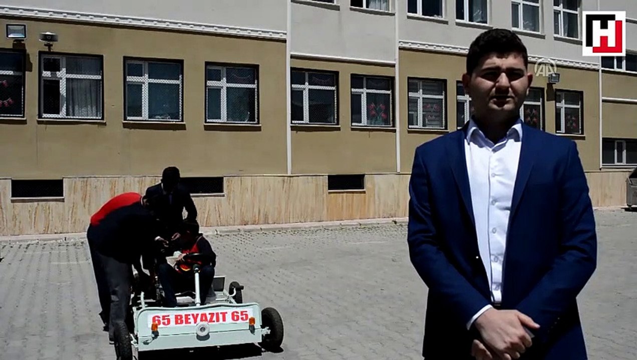 Ortaokul öğrencisi atık malzemelerden "go kart" aracı yaptı