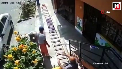 Engelli yolunu kapatan boyacıya öfke