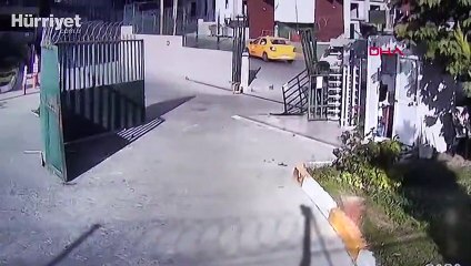 Site yöneticisine kızdı, ortalığı birbirine kattı!