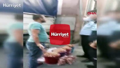 Esenyurt'ta işportacıyla zabıtanın kavgasını polis ayırdı