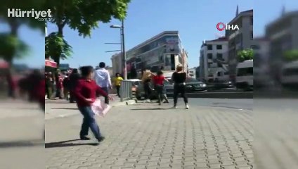 Meydanın ortasında tekme tokat kavga