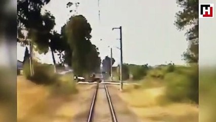 Yük treninin traktöre çarpma anı kamerada