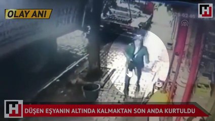 Düşen eşyanın altında kalmaktan son anda kurtuldu