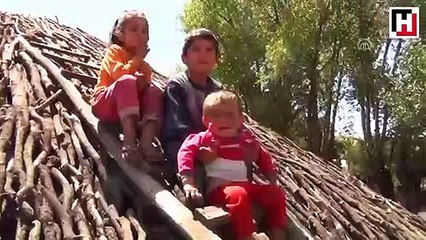 Yüzlerindeki kömür karası "ekmek parası"