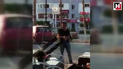 Ayrıldığı sevgilisinin çalıştığı iş yerini basıp dehşet saçtı