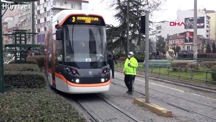 Banka şubesi önündeki şüpheli çanta, fünye ile patlatıldı