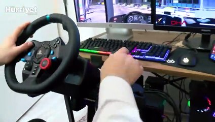 Simülasyon oyununda otobüs kullanan Onur'u 30 bin kişi izliyor