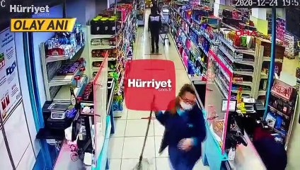 Esenyurt'ta marketteki silahlı soygun kamerada