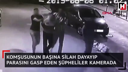 Komşusunun başına silah dayayıp 135 bin lirasını gasp eden şüpheliler kamerada