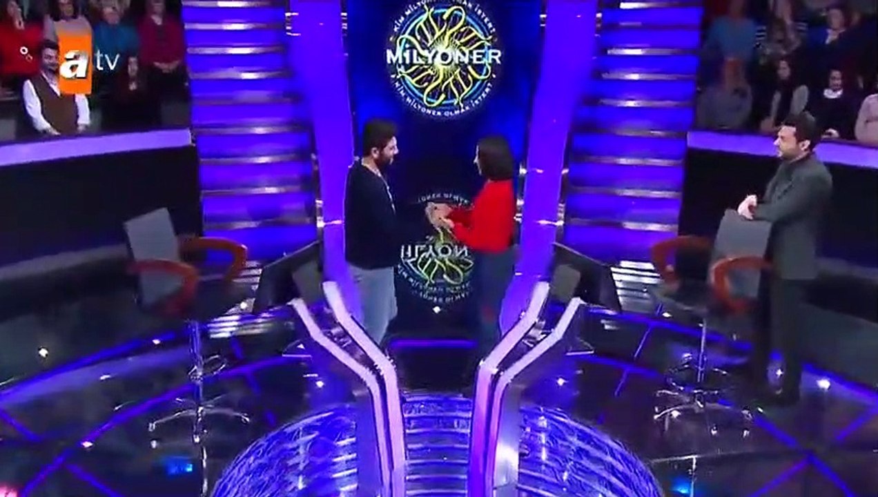 Kim Milyoner Olmak İster'de sürpriz evlenme teklifi