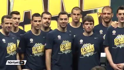 Fenerbahçeli basketbolcular tazyikli su sıkılarak uğurlandı