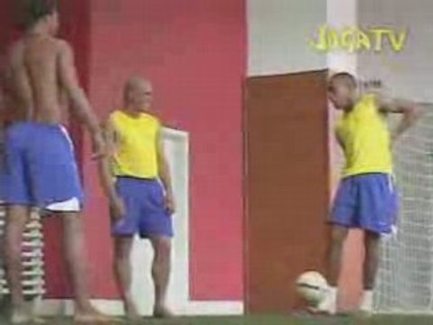 Joga Bonito Ronaldinho Roberto Carlos Robinho