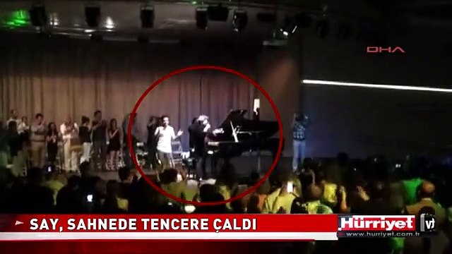 FAZIL SAY TAKSİM GEZİ PARKI EYLEMİNE DESTEK İÇİN SAHNEDE TENCERE ÇALDI