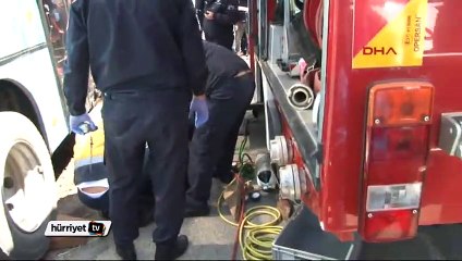 Halk otobüsü yol kenarındaki kadınları ezdi