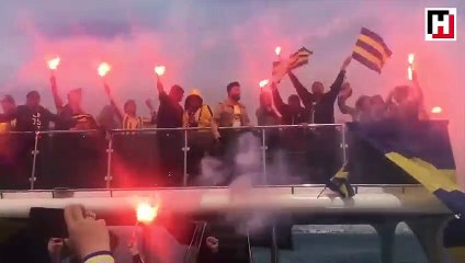 Fenerbahçe taraftarları İzmir Marşı eşliğinde Sinan Erdem'de!