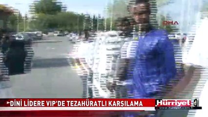 SENEGALLİ DİNİ LİDERE VIP'DE TEZAHÜRATLI KARŞILAMA