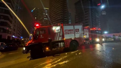 Kadıköy'de yangın çıkan 24 katlı bina tedbir amaçlı boşaltıldı