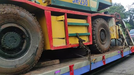 alat berat melintas di jalus lingkar gentong tasikmalaya