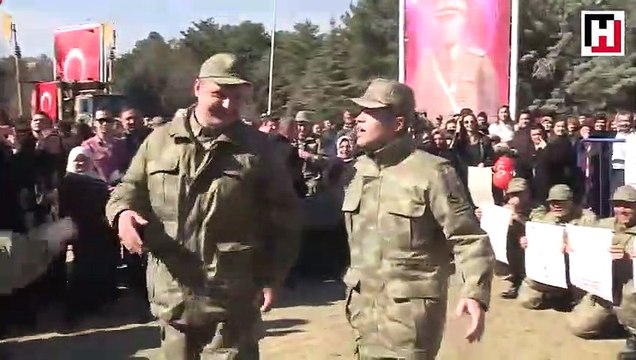 Yemin törenine gelen sevgiliye evlenme teklifi!