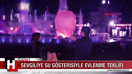 SEVGİLİSİNE SU GÖSTERİSİYLE EVLENME TEKLİFİ