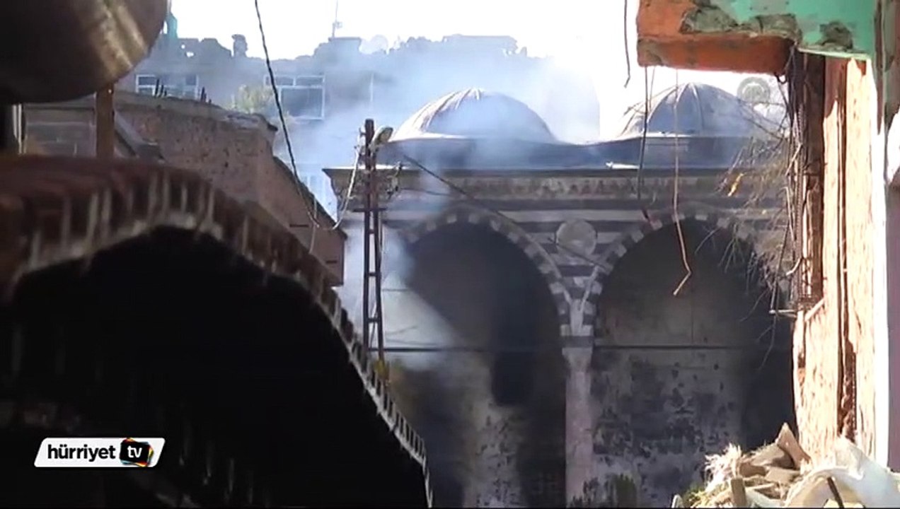 Sur'daki ilk Osmanlı eseri Fatihpaşa Camisi yanıyor