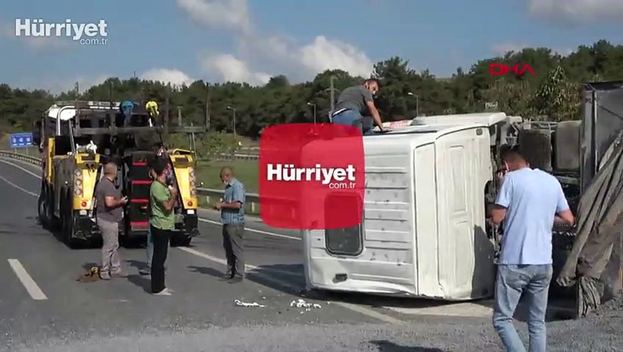 Son dakika haber... Hasdal - Kemerburgaz Yolu'nda TIR devrildi