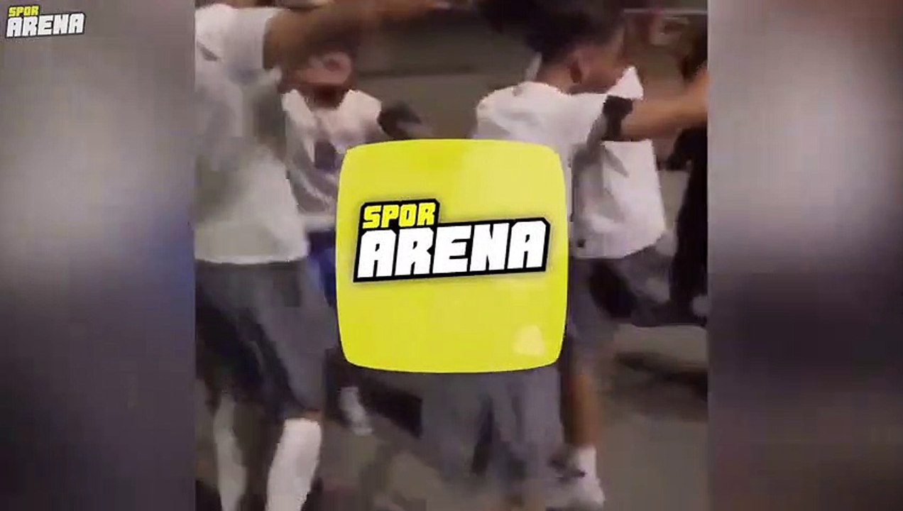 Trabzonsporlu oyunculardan apronda kolbastı şov!