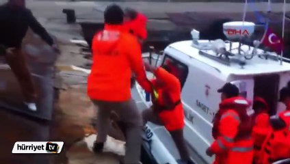 Çanakkale'de karaya oturan feribotta tahliyeler başladı