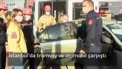 İstanbul'da tramvay ve otomobil çarpıştı