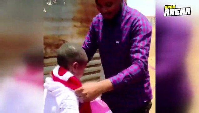 Mesut Özil'den anlamlı davranış