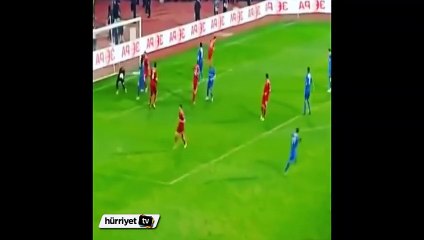 Kalecinin elindeki topa vurunca olanlar oldu