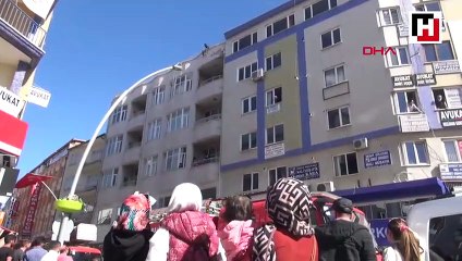 İntihar girişiminde bulunan genci görüntülemek için bir birleriyle yarıştılar