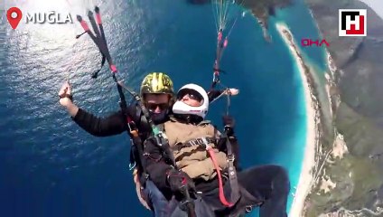 Yamaç paraşütçüleri, denize çakılmaktan son anda kurtuldu