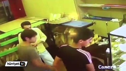 Sadaka kutusu hırsızları kamerada