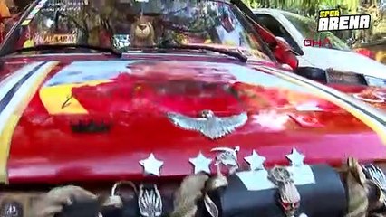 Galatasaraylı araç büyük ilgi topluyor!