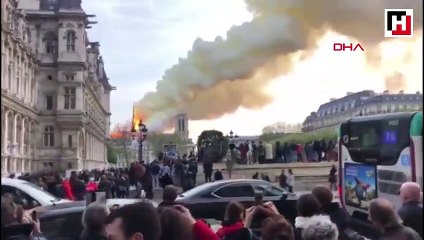 Notre Dame Katedrali'nde yangın çıktı