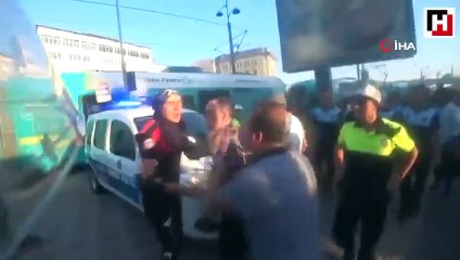 Galata Köprüsü’nde seyyar satıcılar zabıtaya sopayla saldırdı