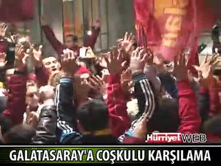 GALATASARAY'A HAVALİMANINDA COŞKULU KARŞILAMA